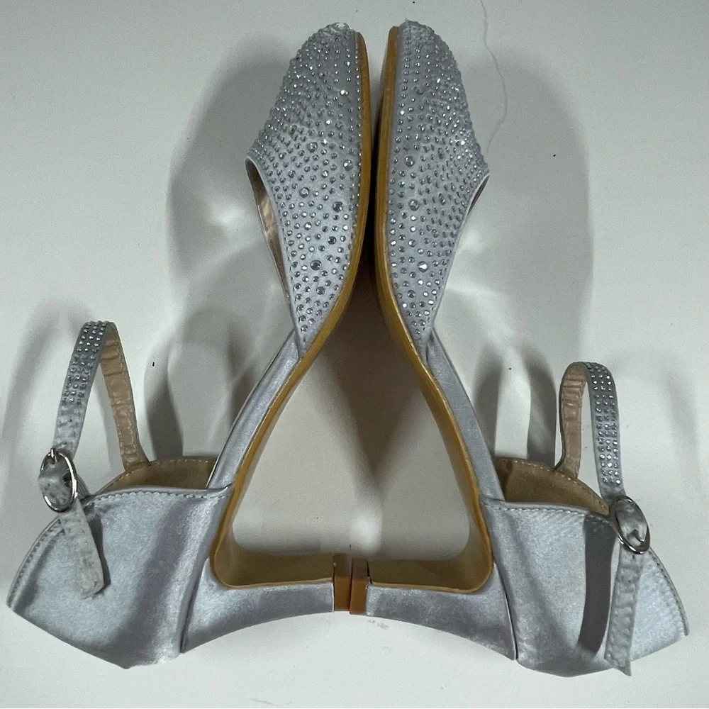 Badgley Mischka Silver Beaded Fabric Closed Toe Ankle Strap Heels Big Girls Sz 5